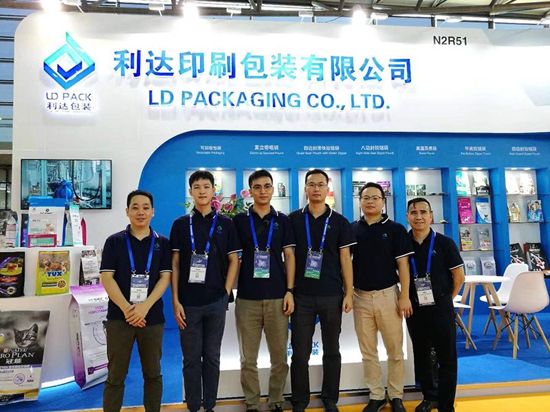 La pochette d'emballage recyclable est le produit clé de LD PACK lors de la 23e exposition asiatique des animaux de compagnie